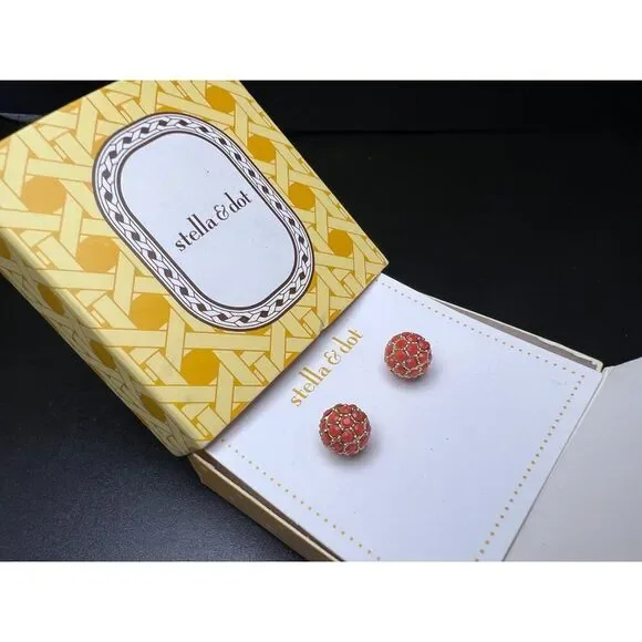 Stella & Dot Soiree Earrings - Picture 2 of 5